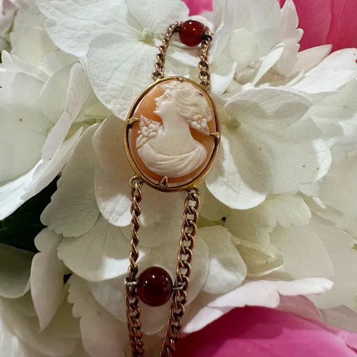 ONeills Estate Jewelry Bracelets 10 Karat Yellow Gold Cameo Carnelian Bracelet 44000545 ONeills Estate Jewelry Bracelets 10 Karat Yellow Gold Cameo Carnelian Bracelet 44000545