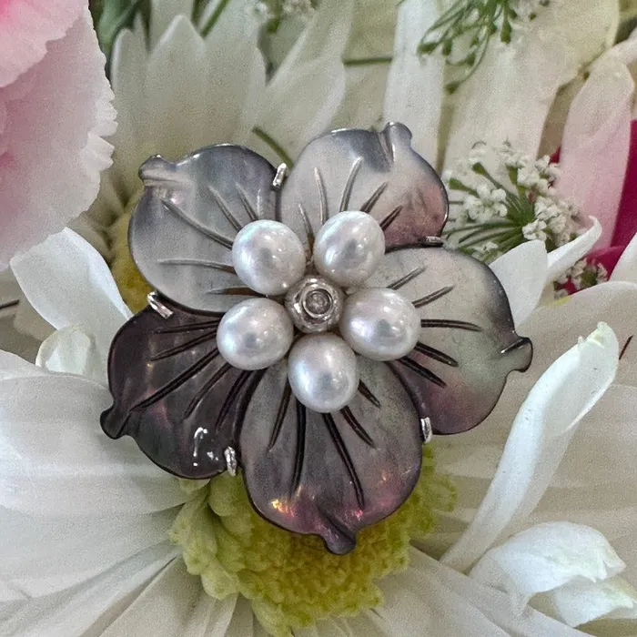 Rings ONeills Estate Jewelry 18 Karat White Gold Mother Of Pearl and Freshwater Pearls and Diamond Ring 30000065